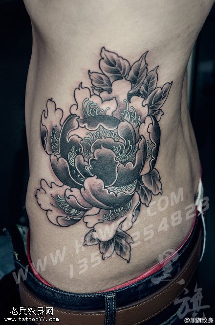 美丽精致的莲花纹身图案