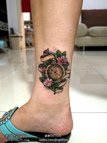 色彩鲜明唯美钟表纹身图案