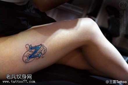 绚丽蓝色字母纹身图案
