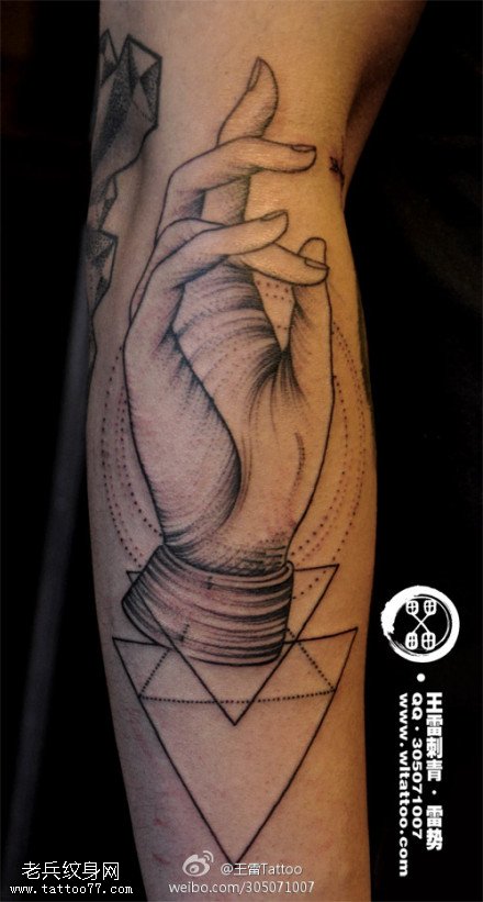 芊芊玉手纹身图案