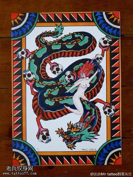 美女骑蛇诡异蛇纹身图案