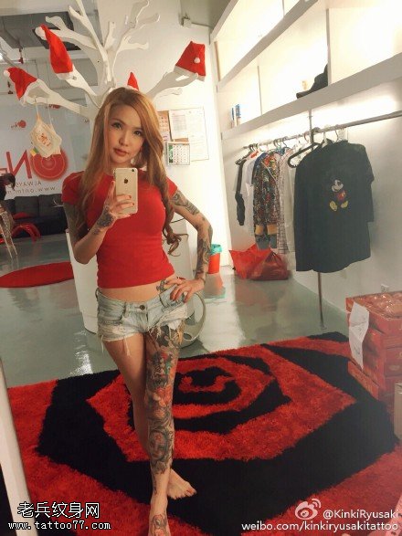 超级性感美女自拍纹身图案