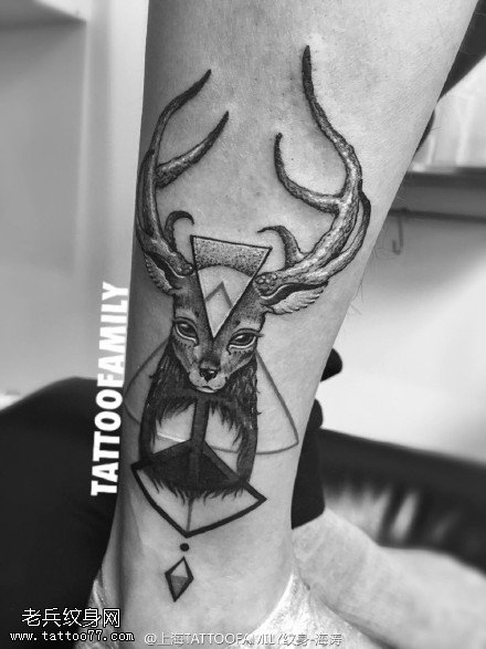 漂亮的灵鹿头纹身图案