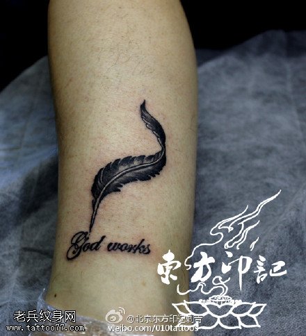 优雅清新的羽毛纹身图案