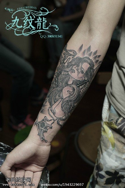 精美的美人鱼纹身图案