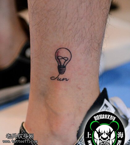 经典清新的灯泡纹身图案