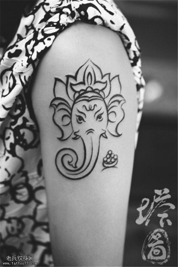 手臂线条象纹身图片