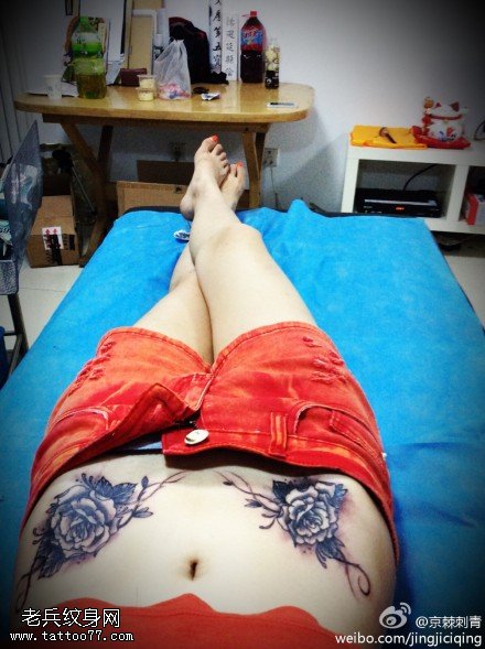 大方冷艳玫瑰花纹身图案