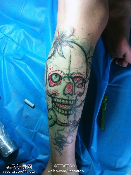 炫酷阴笑骷髅头纹身图案
