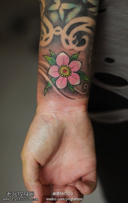 粉嫩美丽桃花纹身图案