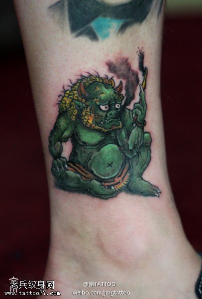 神话怪物吐烟纹身图案