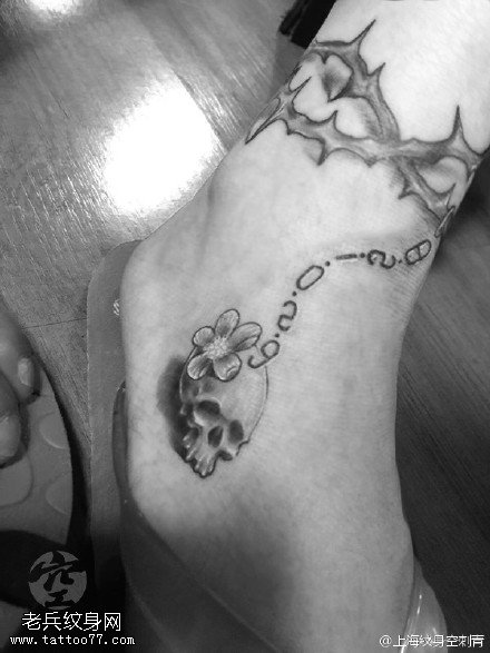 精美的脚链骷髅纹身图案