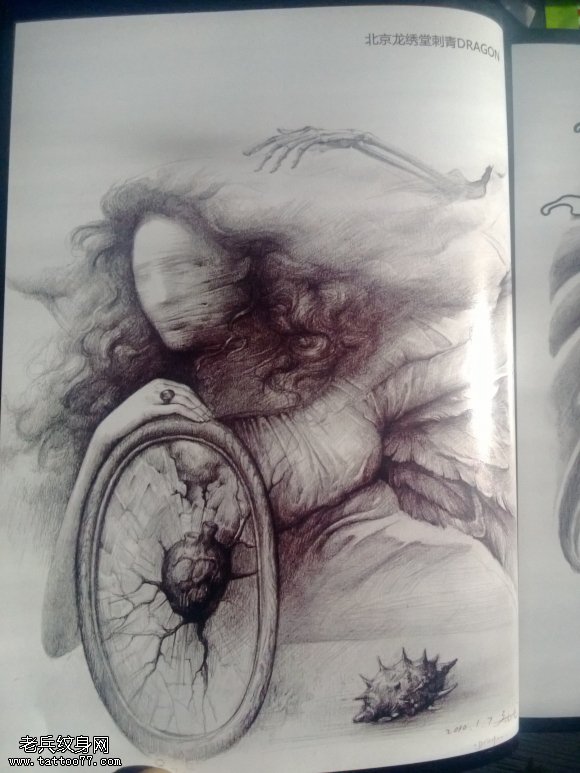 美女盾牌纹身图案