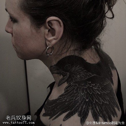 吉祥如意的乌鸦纹身图案