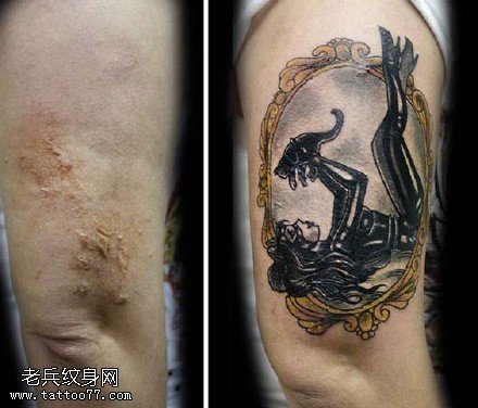 遮盖伤疤镜子里的美女纹身图案