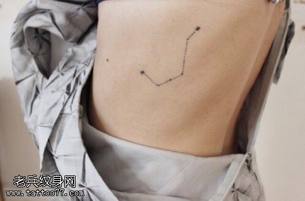 简单点刺线段纹身图案