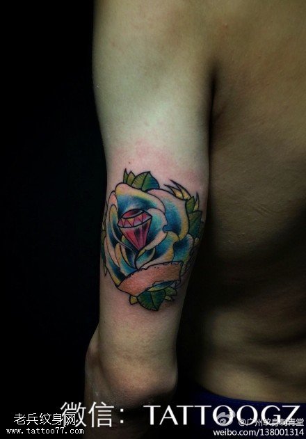 手臂彩色玫瑰花钻石纹身图片