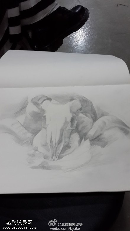 生动形象羚羊头纹身图案手稿