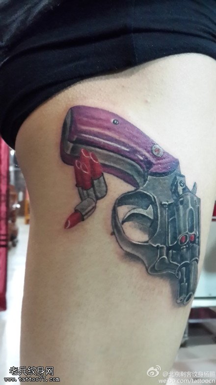 霸气侧漏手枪纹身图案