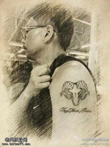 一只象征权利羚羊头纹身图案