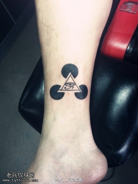 帅气精致眼符号纹身图案