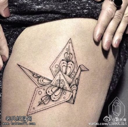 腿部个性千纸鹤纹身图案