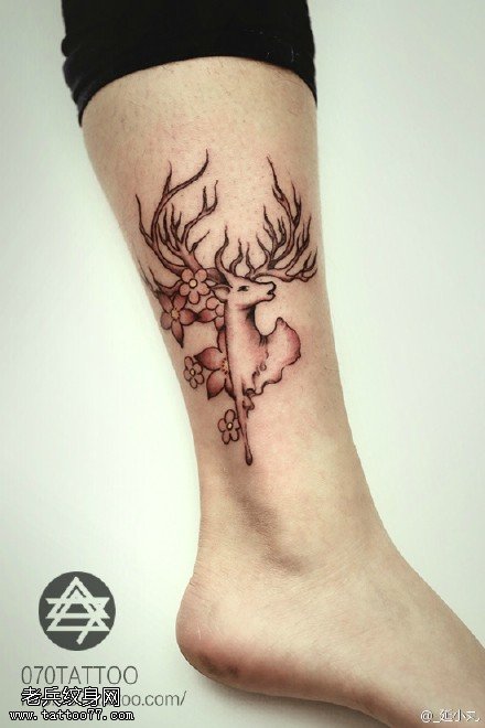腿部彩色小清新羚羊纹身图片