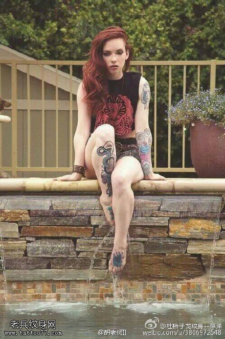 欧美个性纹身女郎戏水纹身图案