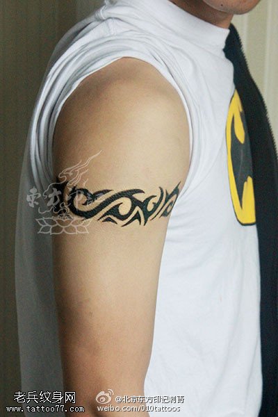 简单大方的手臂图腾纹身图案