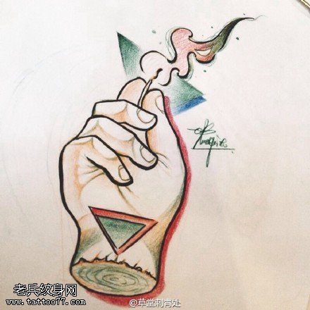 手绘手拿火柴纹身图案