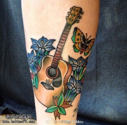 彩绘小提琴蝴蝶花卉纹身图案