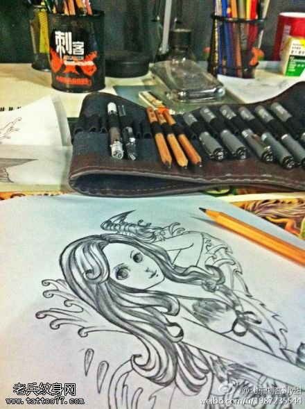 美妙娇小美女纹身图案手稿