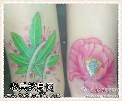 色彩鲜明叶与花纹身图案