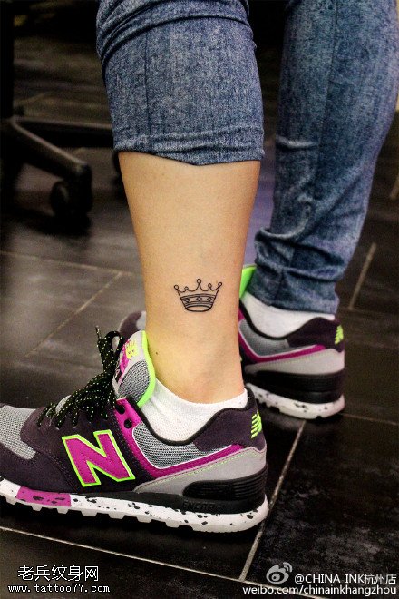 清新的小皇冠纹身图案