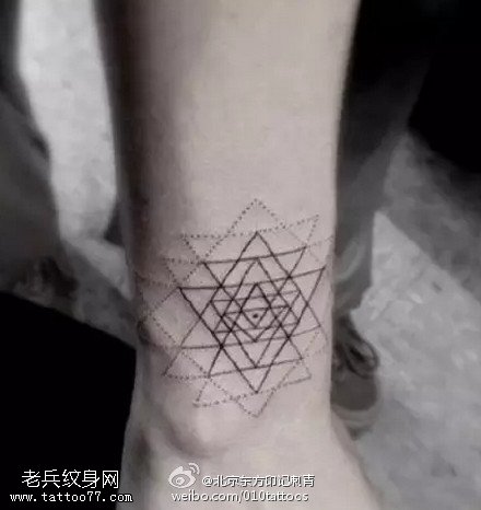 简单的几何图形点刺纹身图案