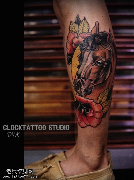 包小腿骏马花卉纹身图案