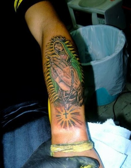 宗教圣母瓜达卢佩手中祈祷图片