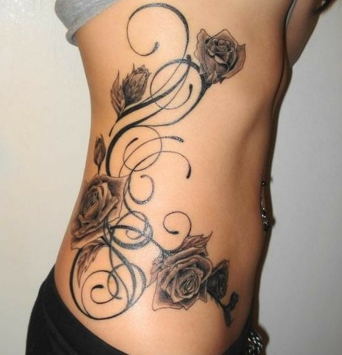 侧腰个性黑色玫瑰纹身图片