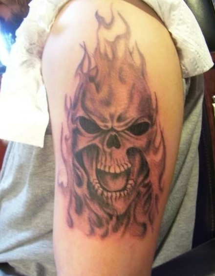 头骨在火焰中图片