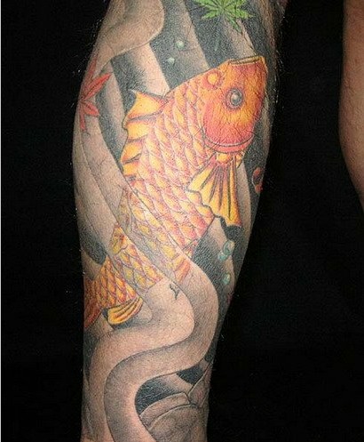 日式金色鲤鱼纹身图案图片
