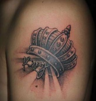 手臂皇冠图案纹身图片