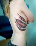 性感美女乳房侧面时尚个性撕裂感纹身图片