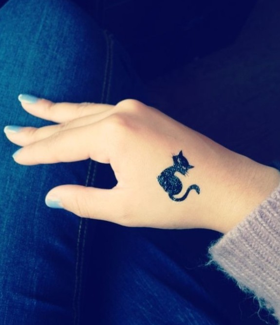 漂亮手部优雅时尚波斯猫纹身图案图片