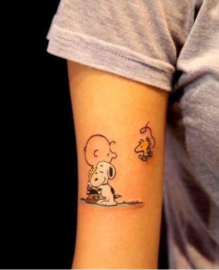 手臂可爱史努比纹身图片