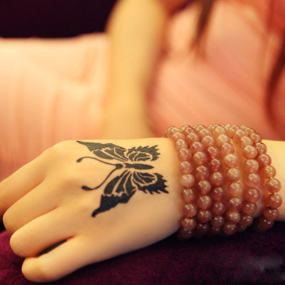 手背起舞的蝴蝶纹身图片