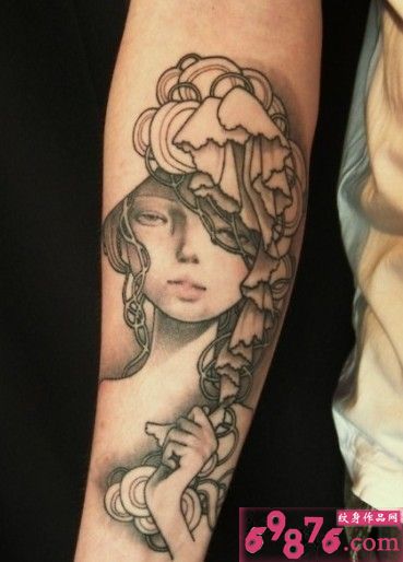 手臂妩媚女人纹身图片