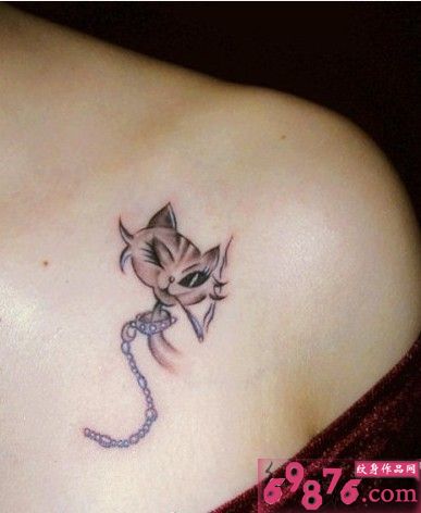 肩部波斯猫纹身图片