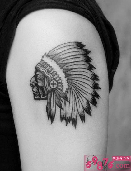 女生手臂印第安人头像纹身图片