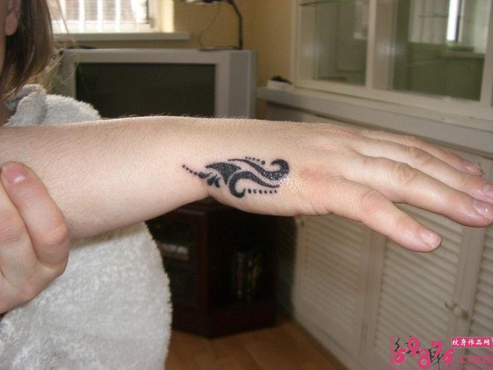 手臂时尚个性纹身图图片
