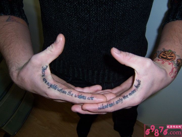 男人手背个性创意英文纹身图图片